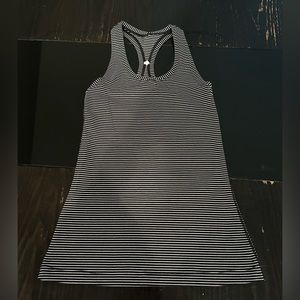 Lulu racer back fitted tank, EUC, size 6